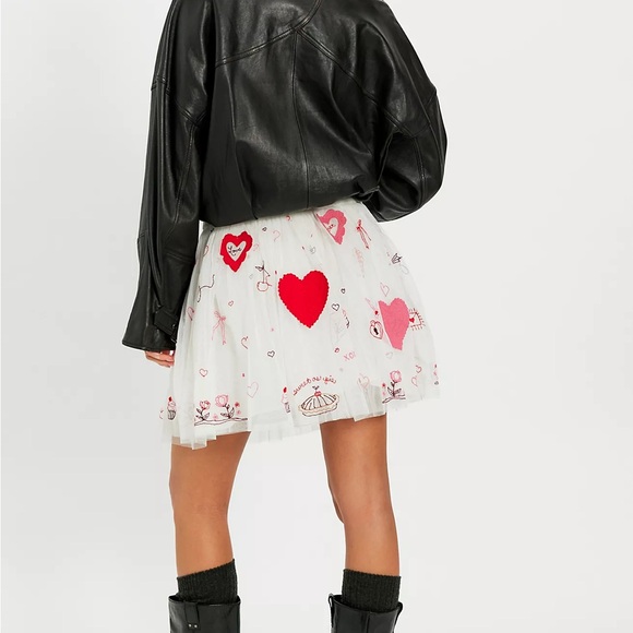 Free People White Skirt with Red and Pink Hearts - Picture 3 of 7